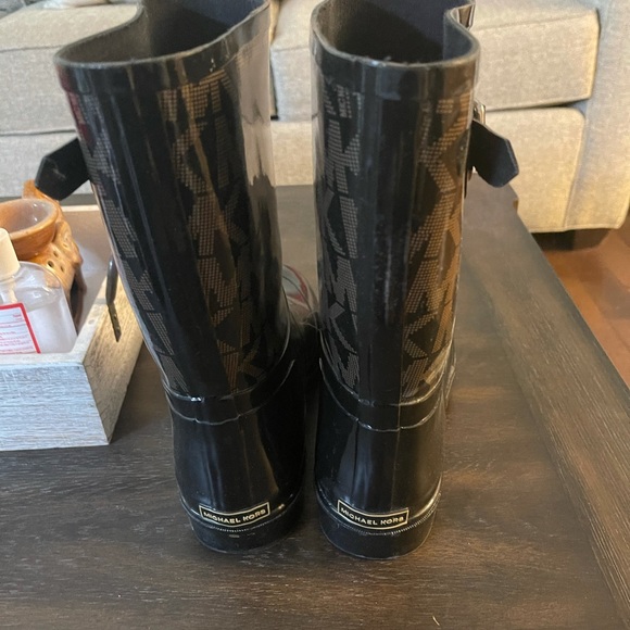 Women’s size 10 Michael Kore Rain boots - Picture 2 of 3